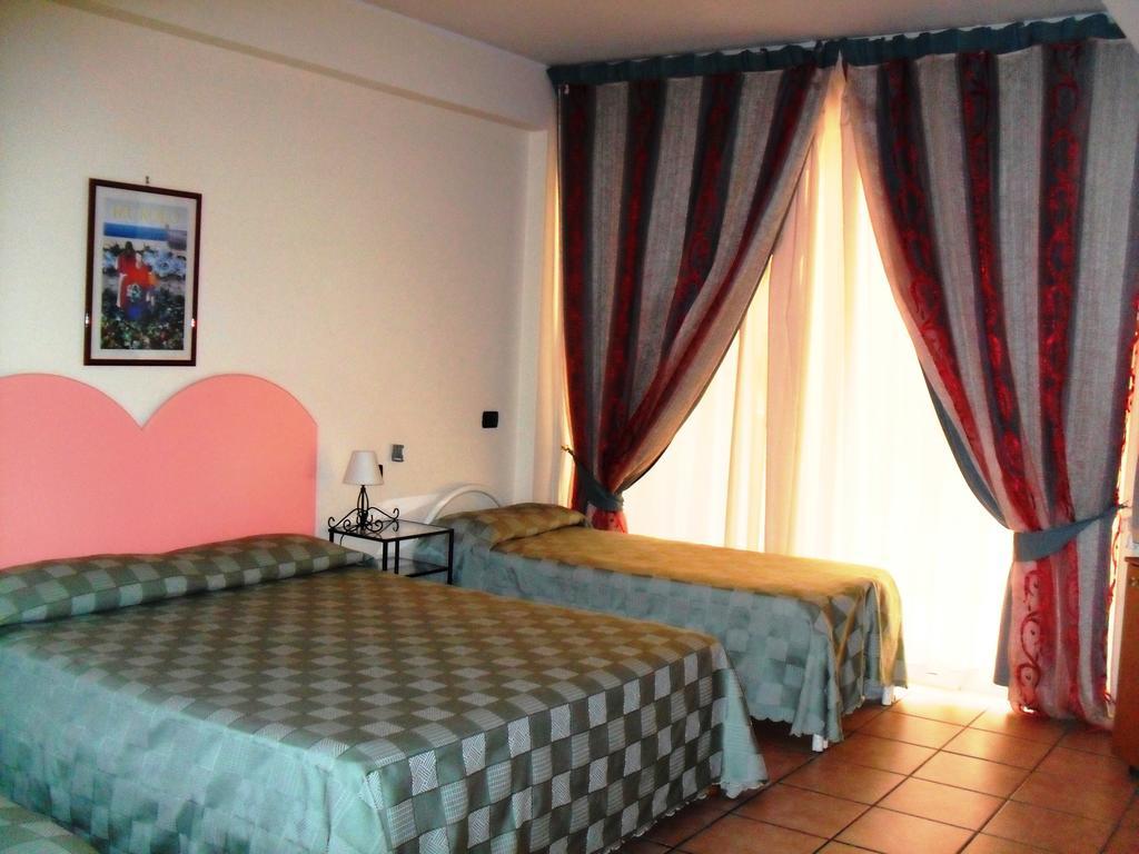 B&B La Grotta Sant'Alessio Siculo Luaran gambar